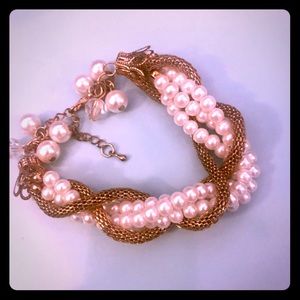 Pearl & Gold clasp costume jewelry bracelet